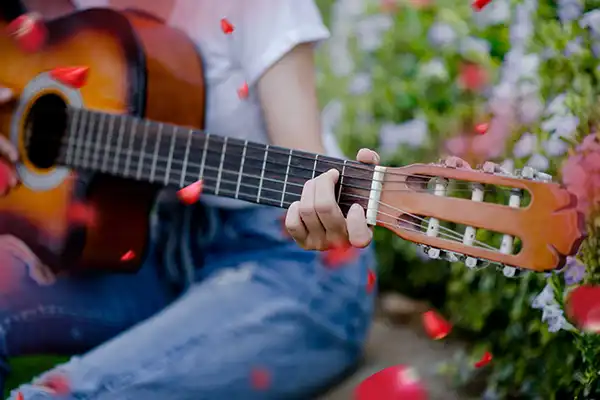 summer.GuitarPlayer